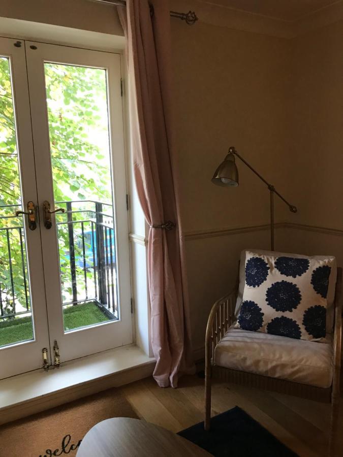 Key & Flowers - Kensington Residence 1 ลอนดอน ภายนอก รูปภาพ